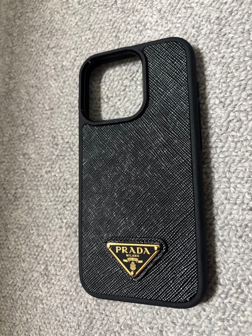 PRADA ブラック iPhone15pro用ケース