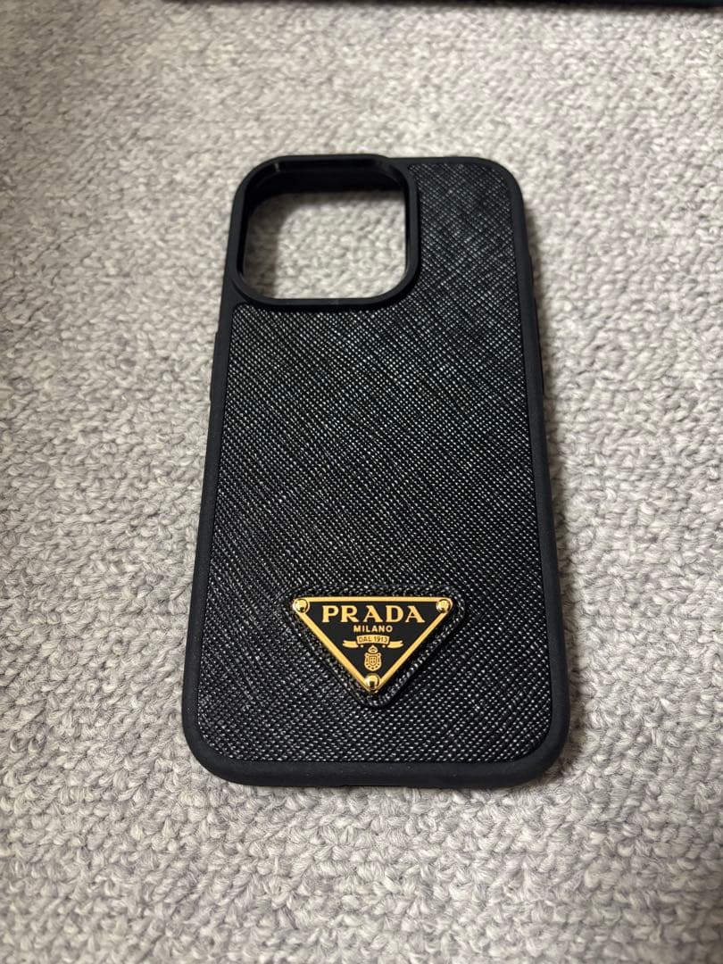 PRADA ブラック iPhone15pro用ケース