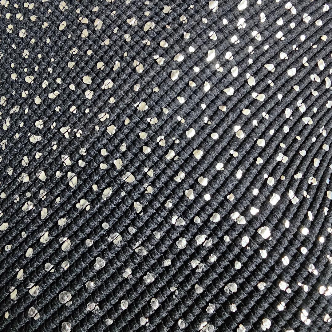 ISSEY MIYAKE me プリーツ　光沢感　ブラック　箔