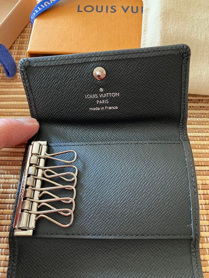 ま*ー様 LOUIS VUITTON ブラック6連キーケース エピ
