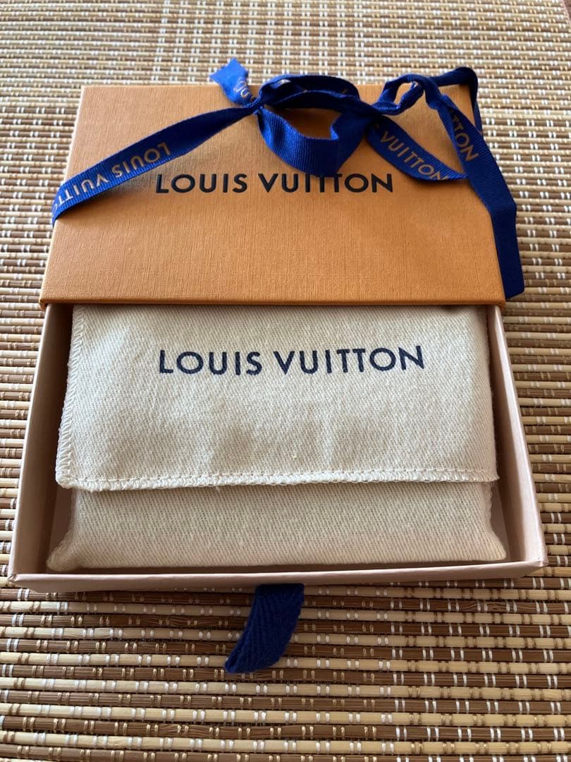 ま*ー様 LOUIS VUITTON ブラック6連キーケース エピ