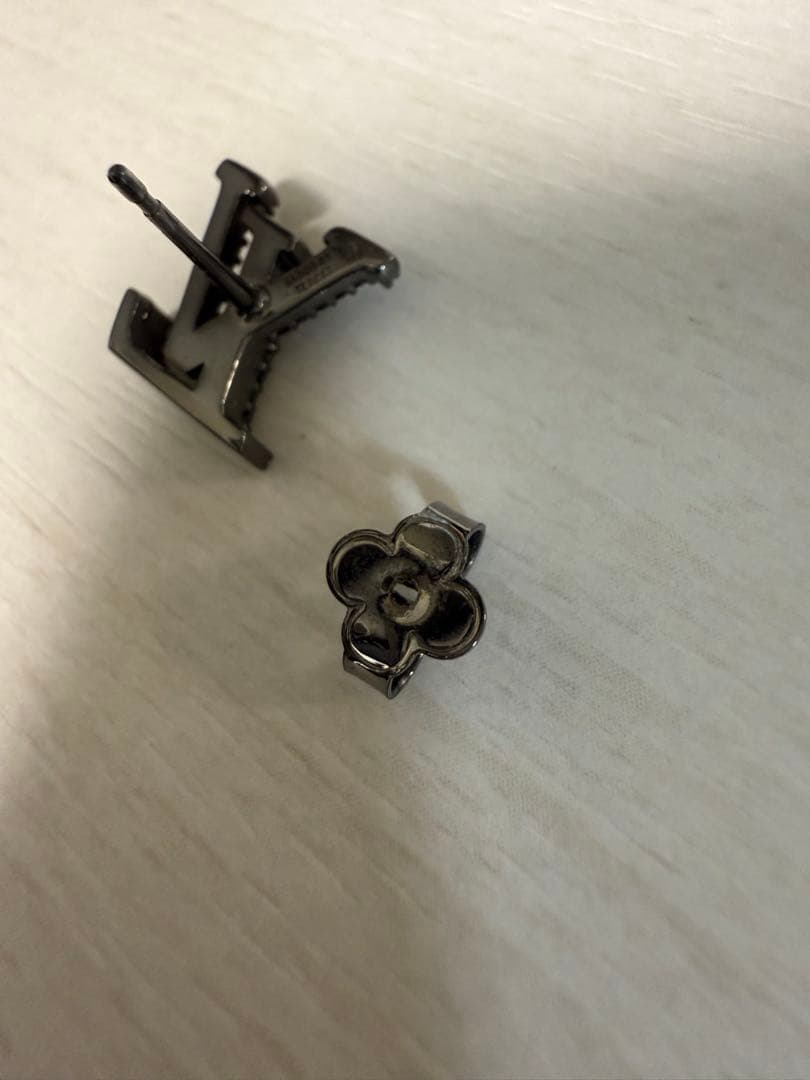 ルイヴィトン ピアス ブックルドレイユ