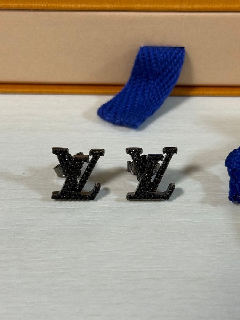 ルイヴィトン ピアス ブックルドレイユ