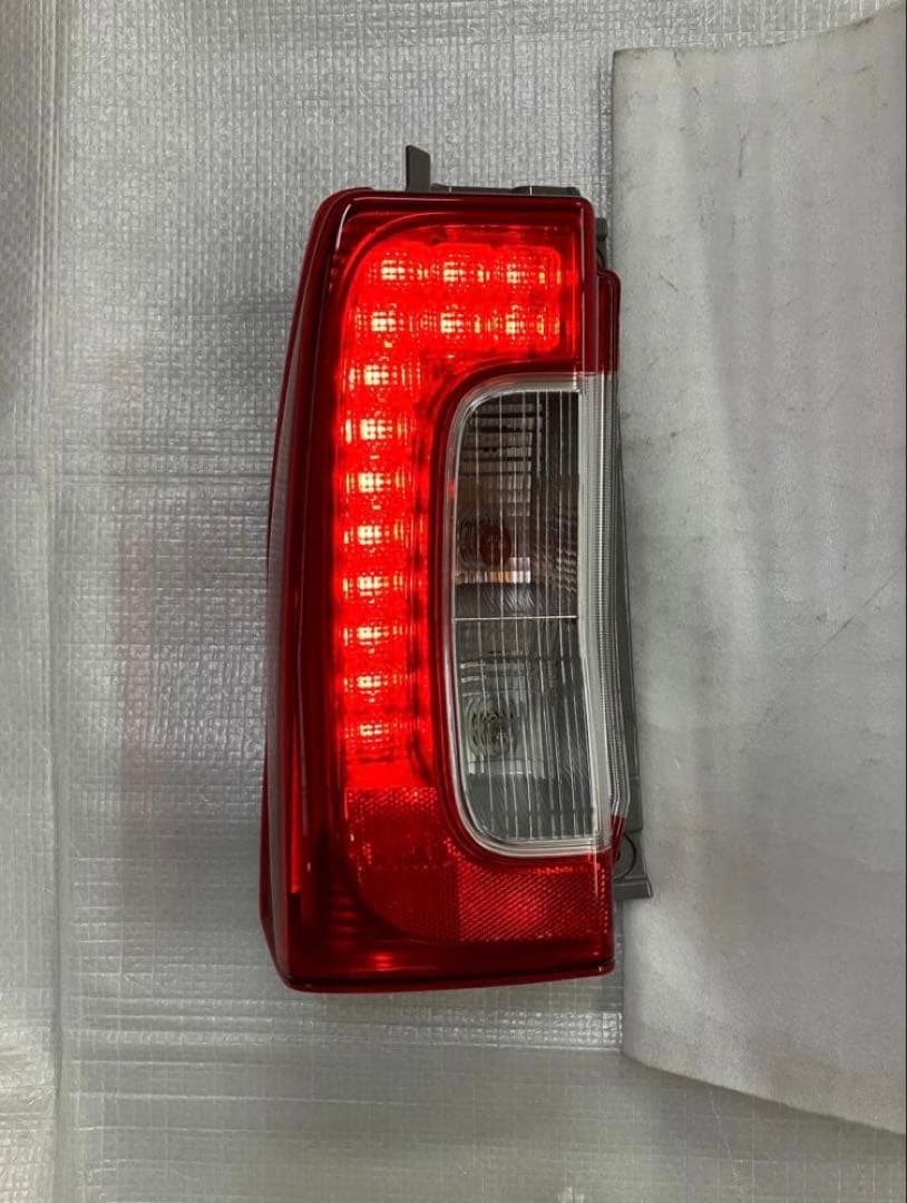 ♦︎ダイハツ★タントLA600S左純正テールランプ♦︎点灯確認済み★良品★
