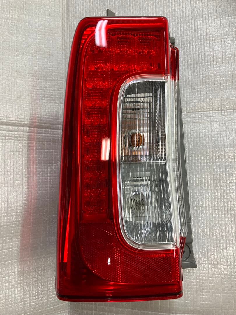♦︎ダイハツ★タントLA600S左純正テールランプ♦︎点灯確認済み★良品★