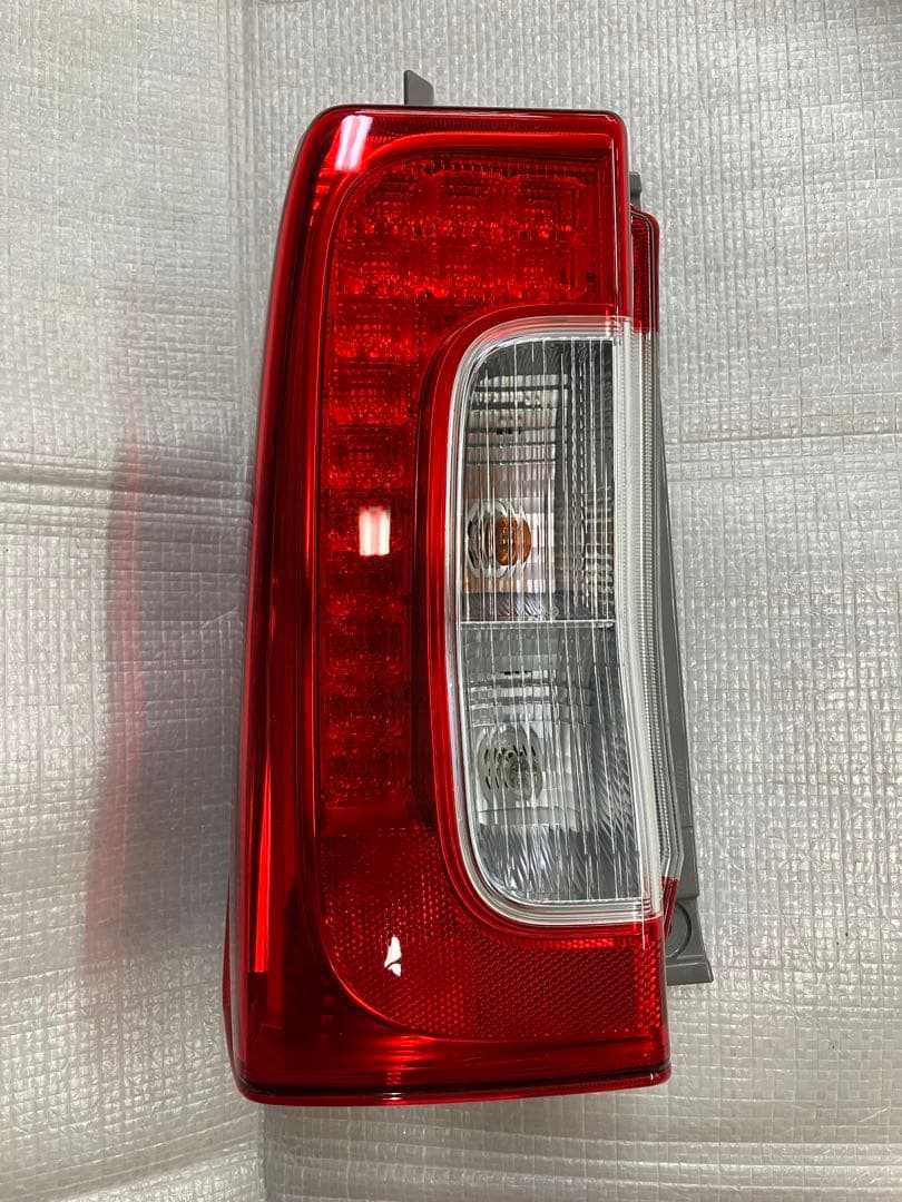 ♦︎ダイハツ★タントLA600S左純正テールランプ♦︎点灯確認済み★良品★