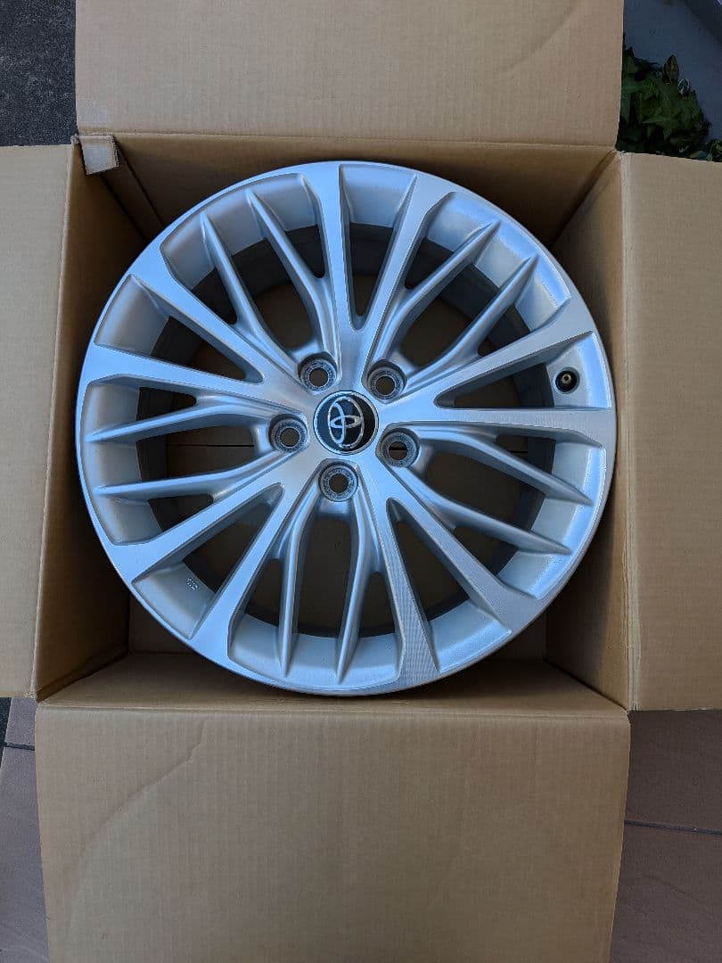 トヨタ　カムリ純正ホイール　AXVH70 ４本セット