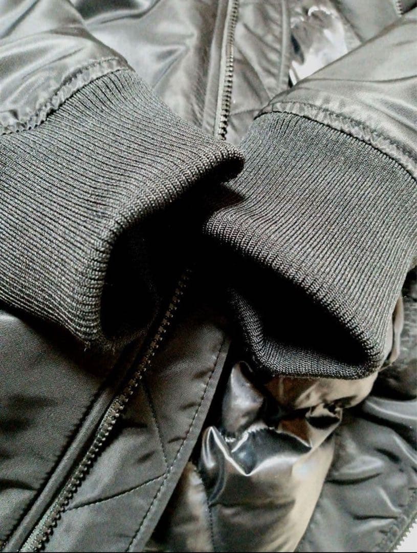 ユニクロ　ジルサンダーコラボ、MA-1ハイブリッドジャケット