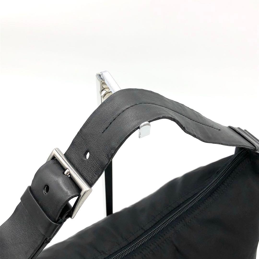 ✨美品✨プラダ ワンショルダーバッグ 三角ロゴ シルバー金具 ナイロン レザー