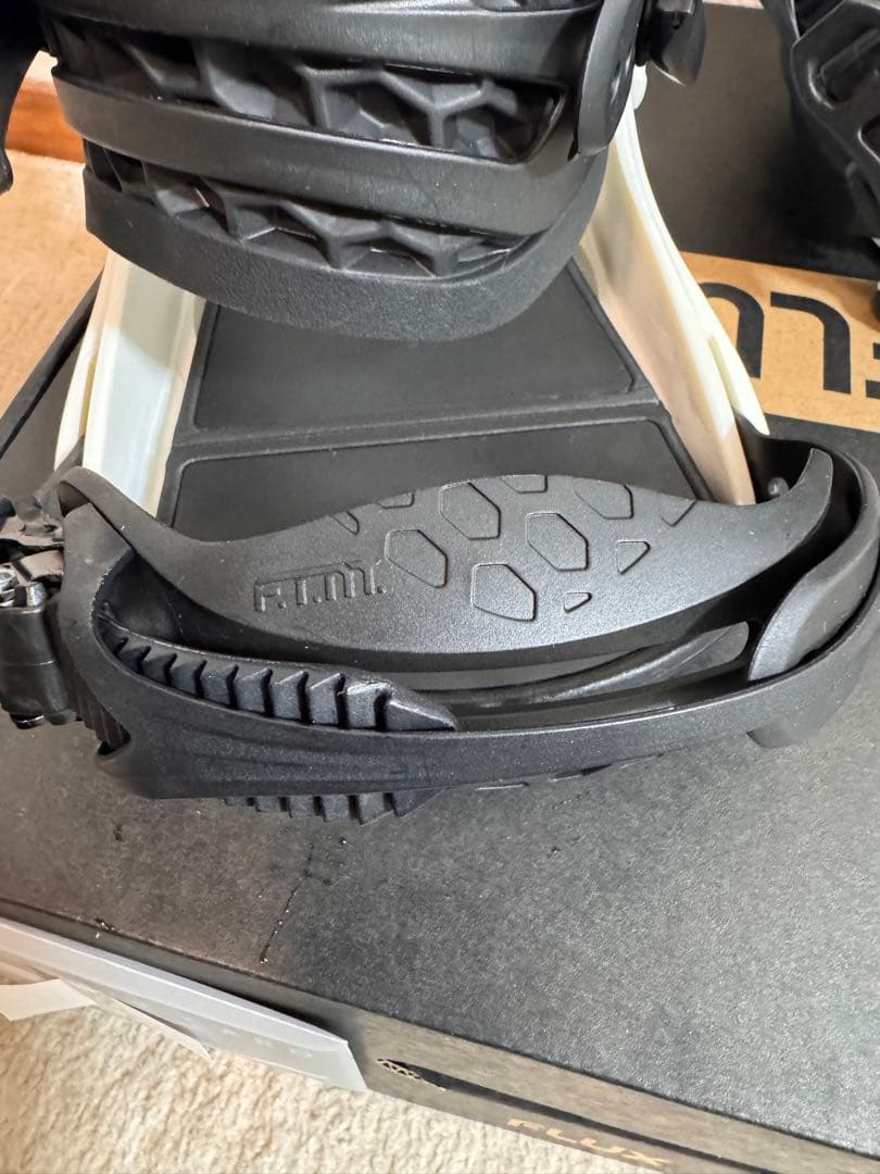 FLUX フラックス CV ビンディング Mサイズ オフホワイト