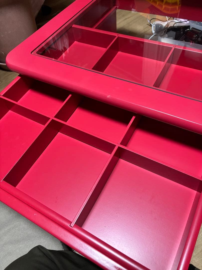 真紅のディスプレイテーブル(車輪付き)