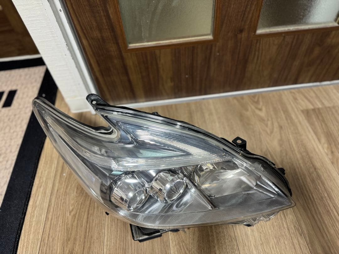 プリウス30 後期　LEDヘッドライト　左右セット　点灯確認済　綺麗　トヨタ