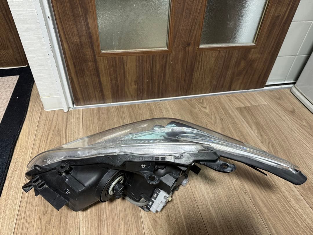 プリウス30 後期　LEDヘッドライト　左右セット　点灯確認済　綺麗　トヨタ