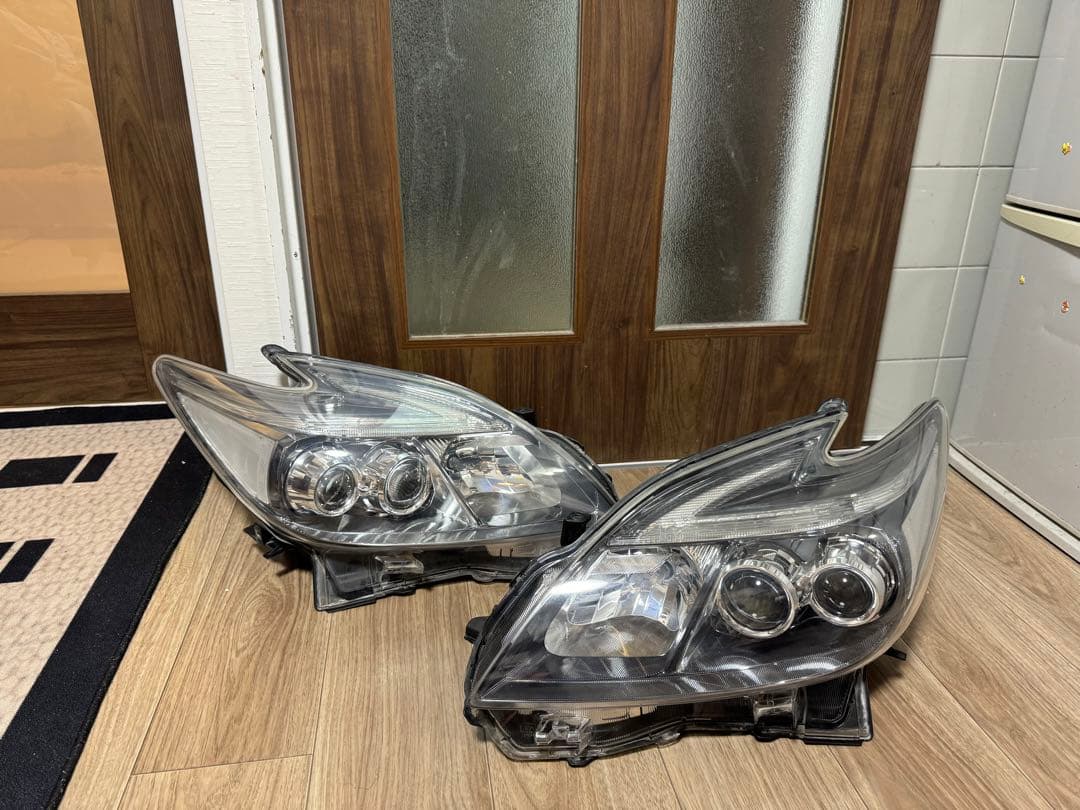 プリウス30 後期　LEDヘッドライト　左右セット　点灯確認済　綺麗　トヨタ