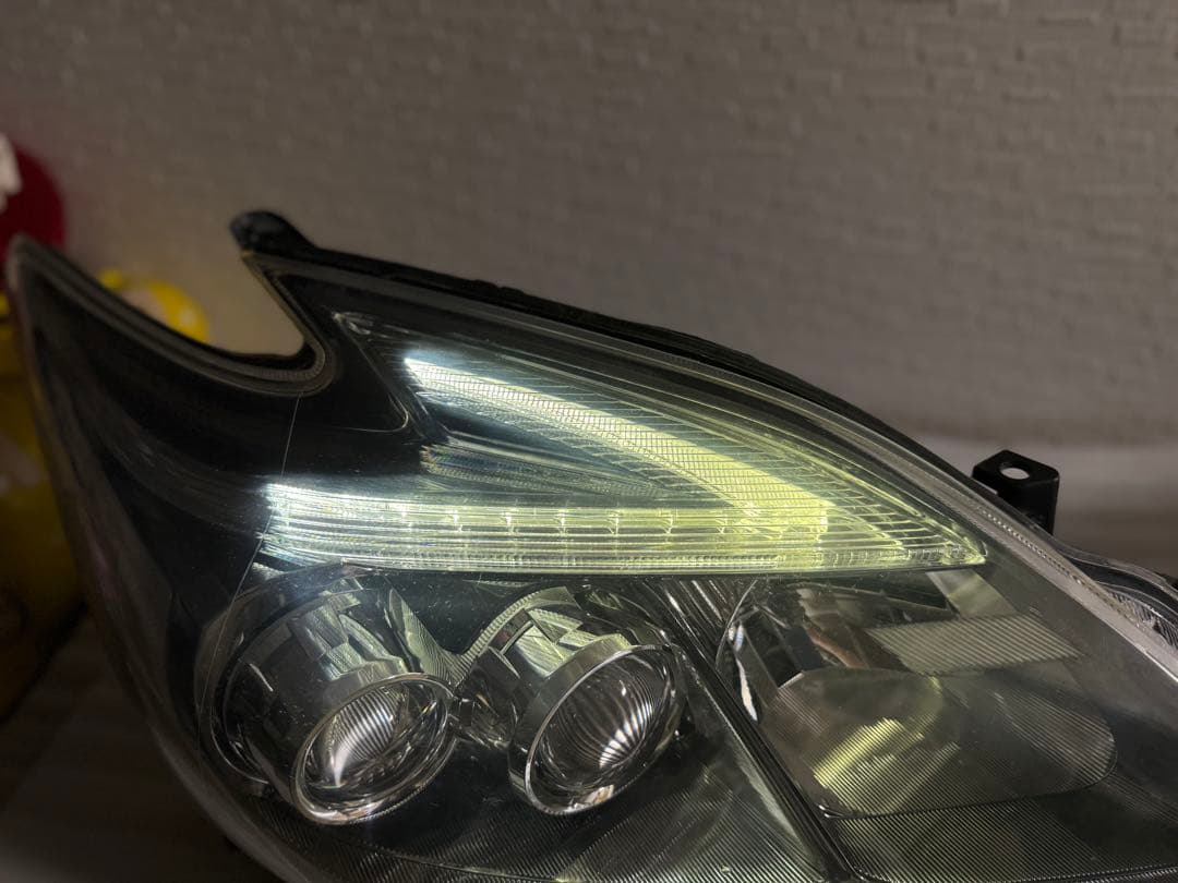 プリウス30 後期　LEDヘッドライト　左右セット　点灯確認済　綺麗　トヨタ