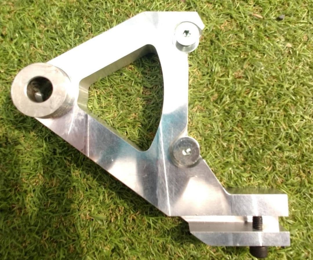 ハーレーエボソフテイルリアブレーキサポート