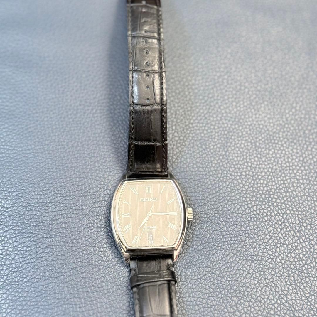 時計 SEIKO 自動巻き　4R35-02V0