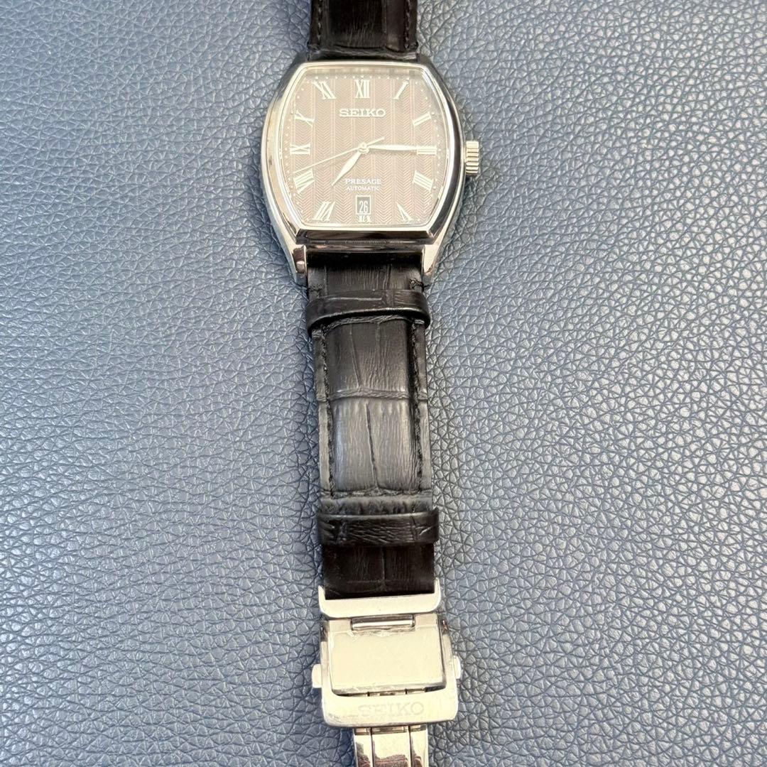 時計 SEIKO 自動巻き　4R35-02V0