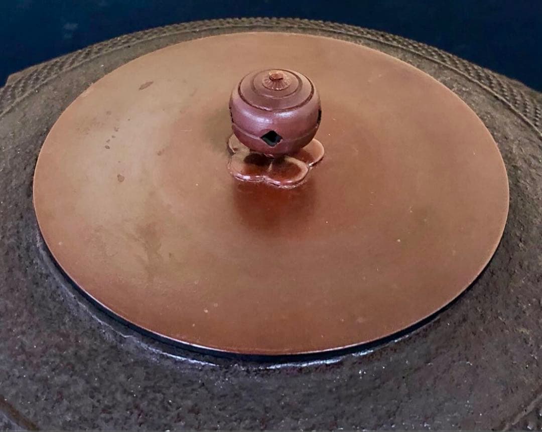 「祖」透木釜 帯霰 龍敏堂造 釜鐶 透木付 元箱 茶道具 (台①)