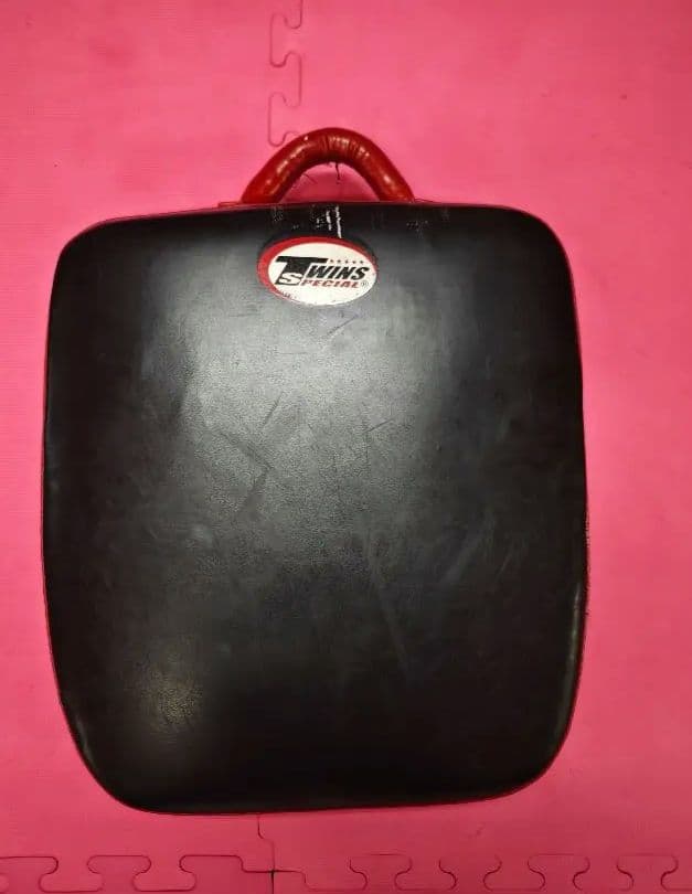 TWINS キックミット 黒 ハンドル付き