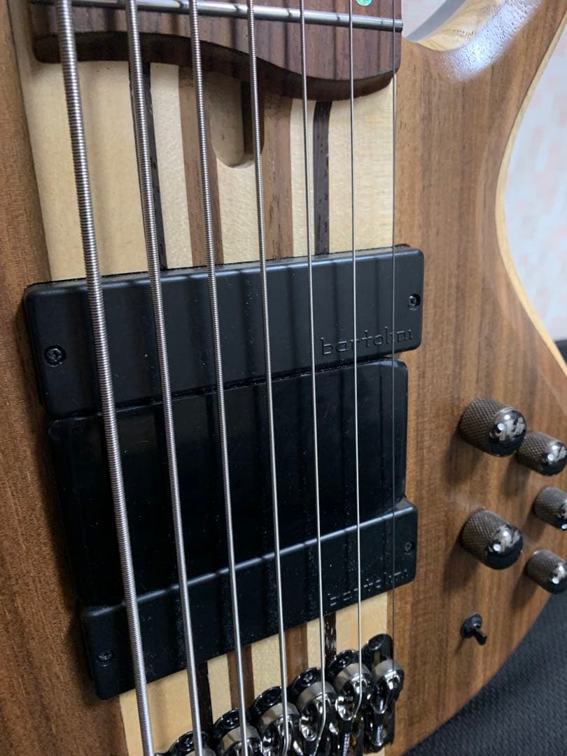 アイバニーズ　7弦ベース［フィンガーランプ．フレットラップ付き］