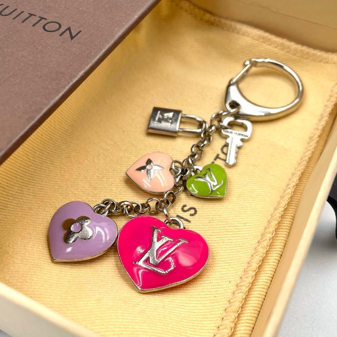 《超美品》ルイヴィトン キーホルダー チャーム ハート カデナ マルチカラー