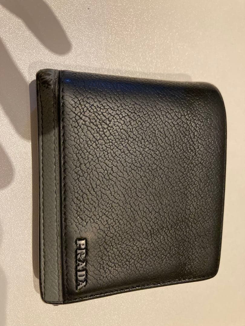 ¨*̮様 PRADA ブラックレザー 二つ折り財布