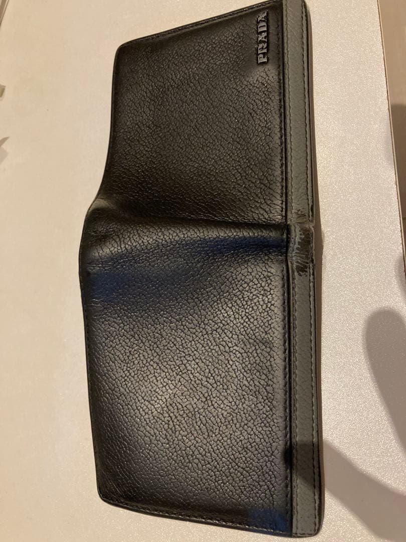 ¨*̮様 PRADA ブラックレザー 二つ折り財布