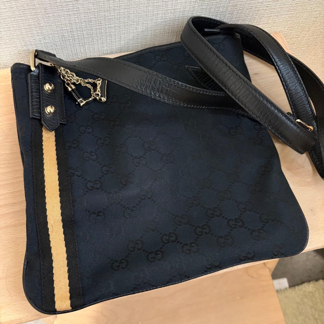 GUCCI ブラック GGパターン ショルダーバッグ