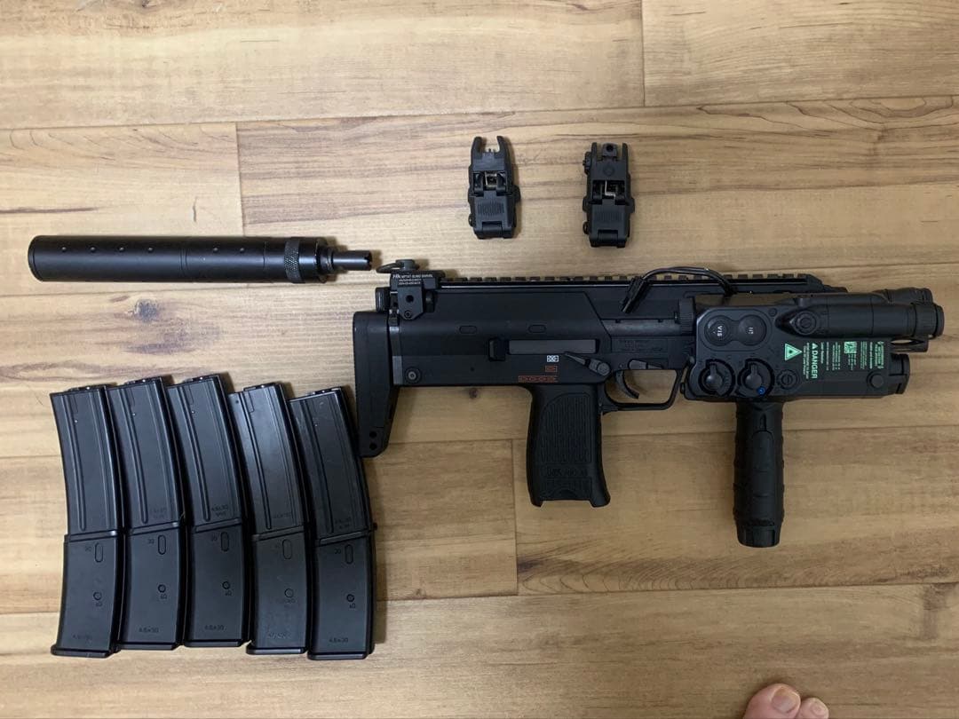 東京マルイ電動ガン MP7サプレッサー付き 5本マガジン