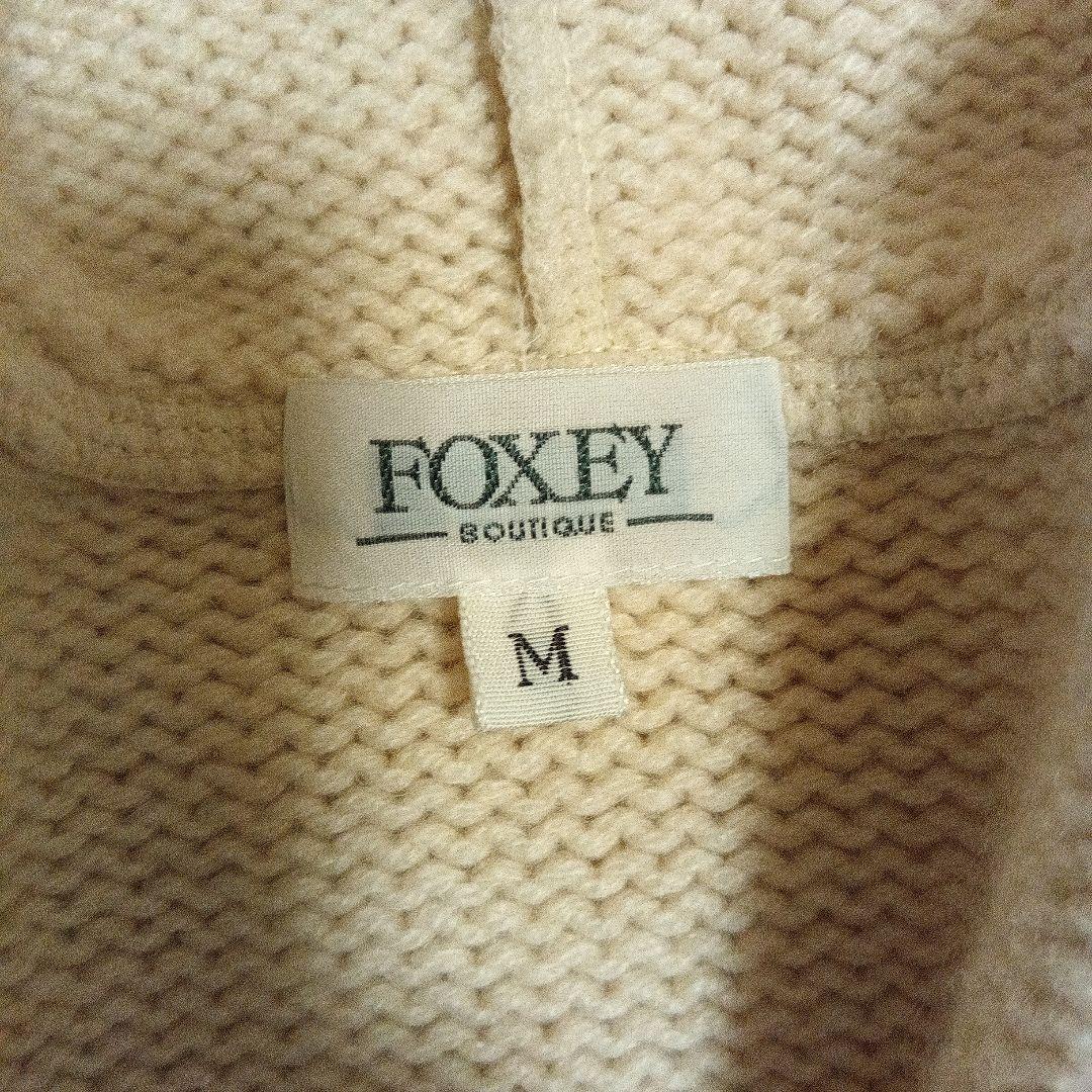 未使用　フォクシー　カシミヤ100% フード付きパーカー Mサイズ