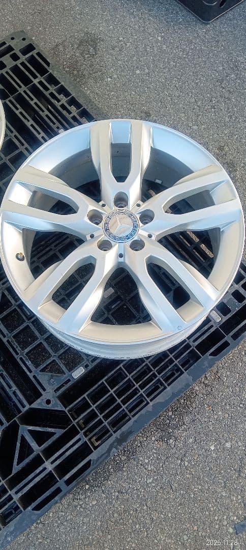 メルセデスベンツGLA 18インチ シルバーホイール 4本セット
