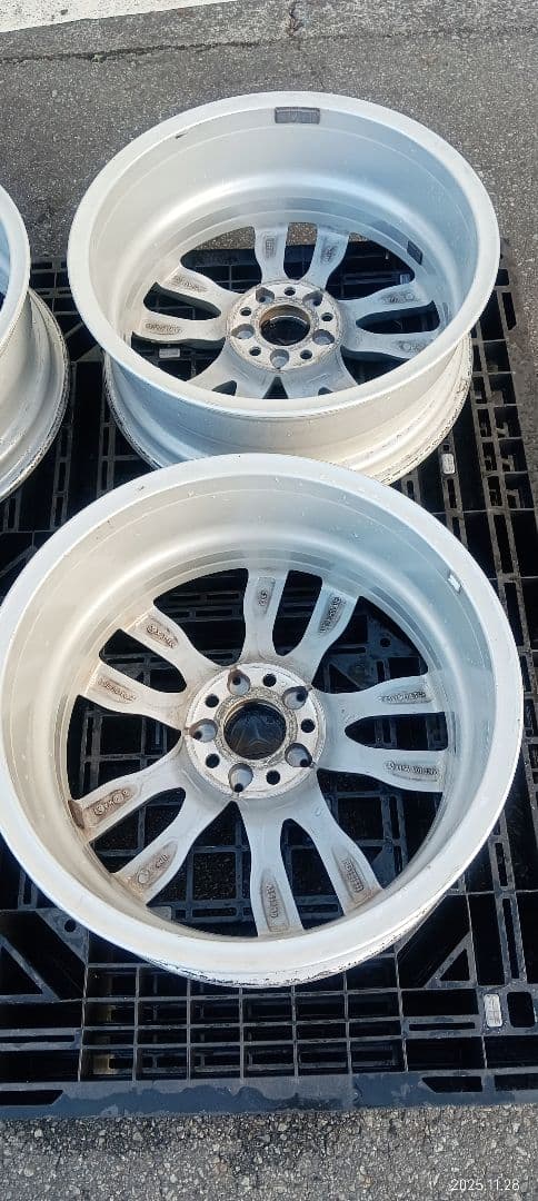 メルセデスベンツGLA 18インチ シルバーホイール 4本セット