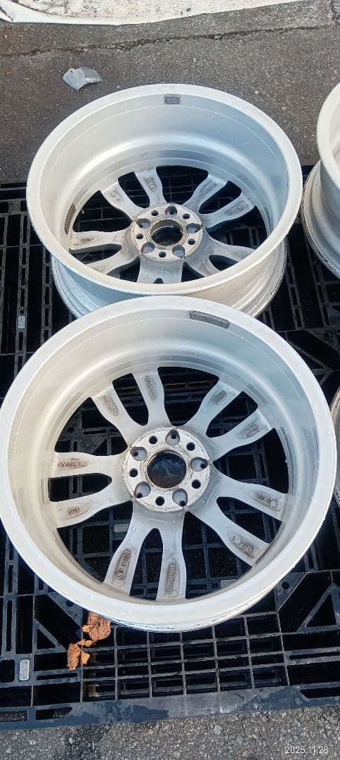 メルセデスベンツGLA 18インチ シルバーホイール 4本セット