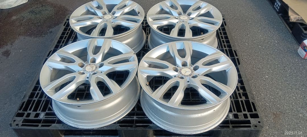 メルセデスベンツGLA 18インチ シルバーホイール 4本セット