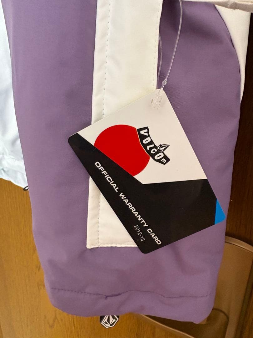 【新品・未使用】VOLCOM スノーボードジャケット Sサイズ（女性用）