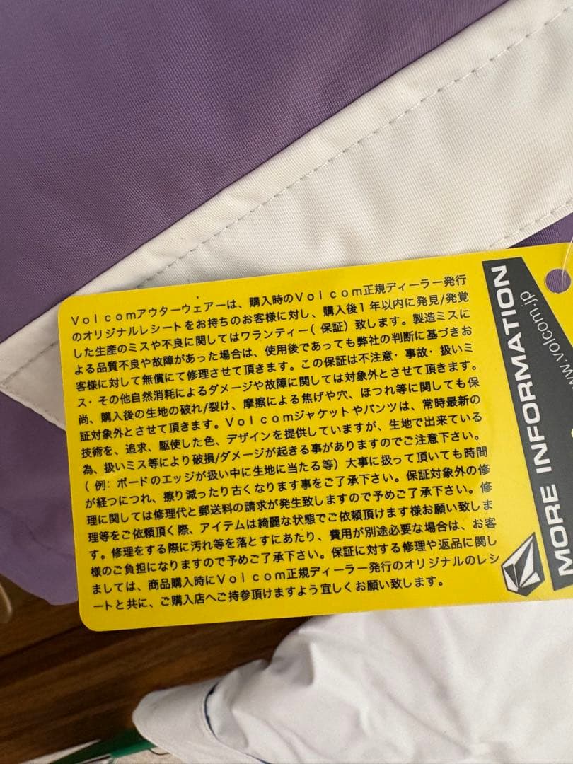 【新品・未使用】VOLCOM スノーボードジャケット Sサイズ（女性用）