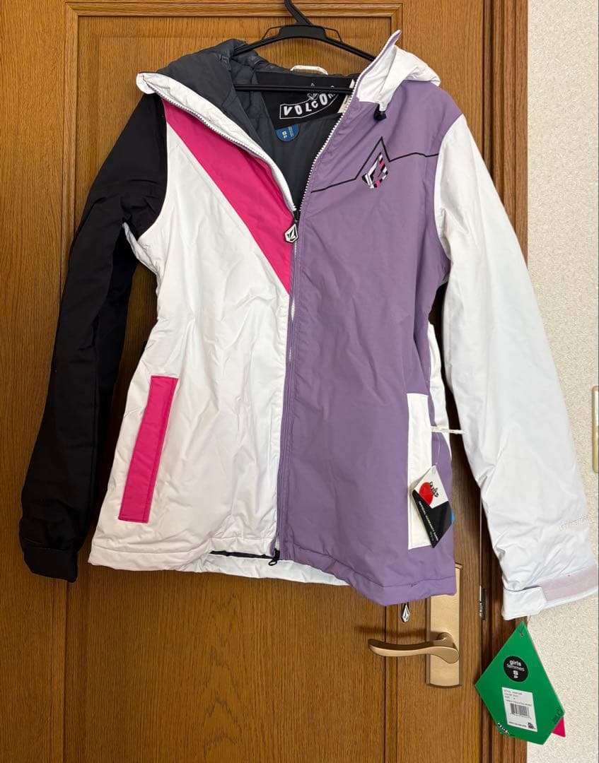 【新品・未使用】VOLCOM スノーボードジャケット Sサイズ（女性用）