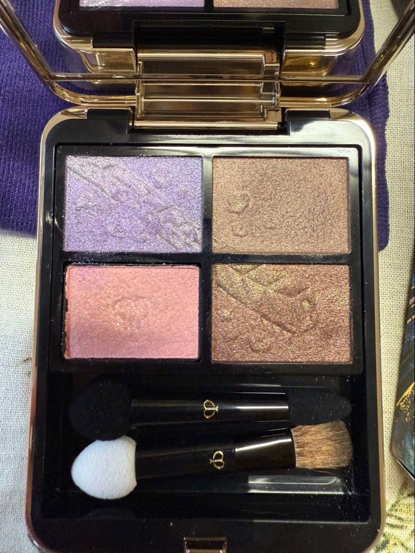 クレ・ド・ポー ボーテ オンブルクルールクアドリ 504 ホリデー２０２５