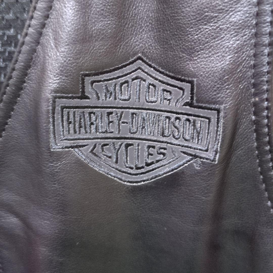 Harley-Davidson 本革 ノースリーブベスト。