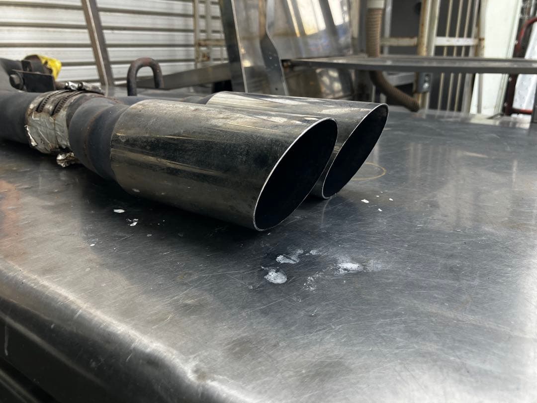 17クラウンマジェスタ　デュアルマフラー