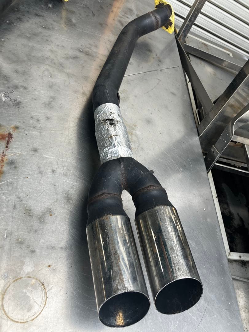 17クラウンマジェスタ　デュアルマフラー