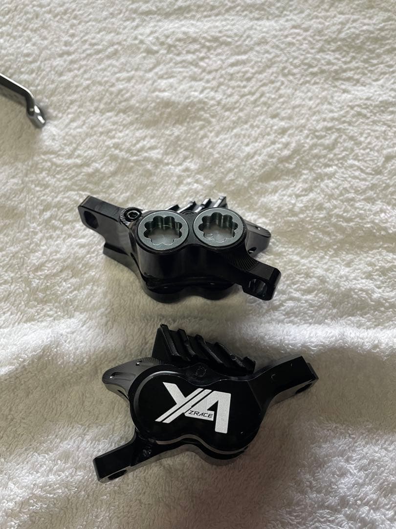 ZRACE 4ピストン ポストマウント ブレーキセット