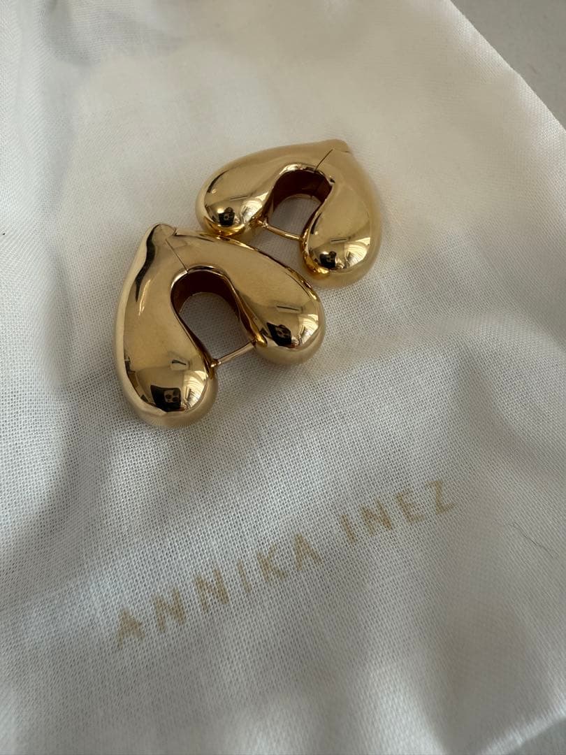 訳ありANNIKA INEZ ゴールドピアス　ハートフープラージ　ゴールド