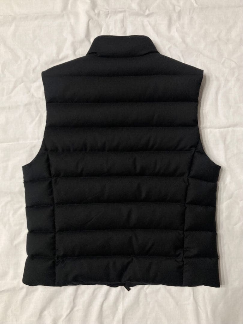 ト*モ様 ほぼ未使用MOORER ダウンベスト 44 黒 OLIVER-L ウー