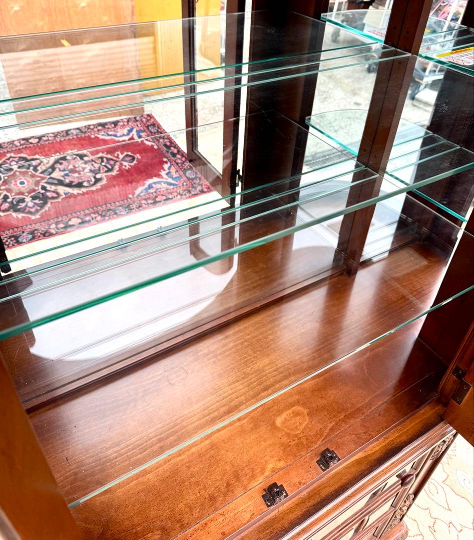 アメリカ製 豪華彫刻 ガラスキャビネット 飾り棚 ミラーバック