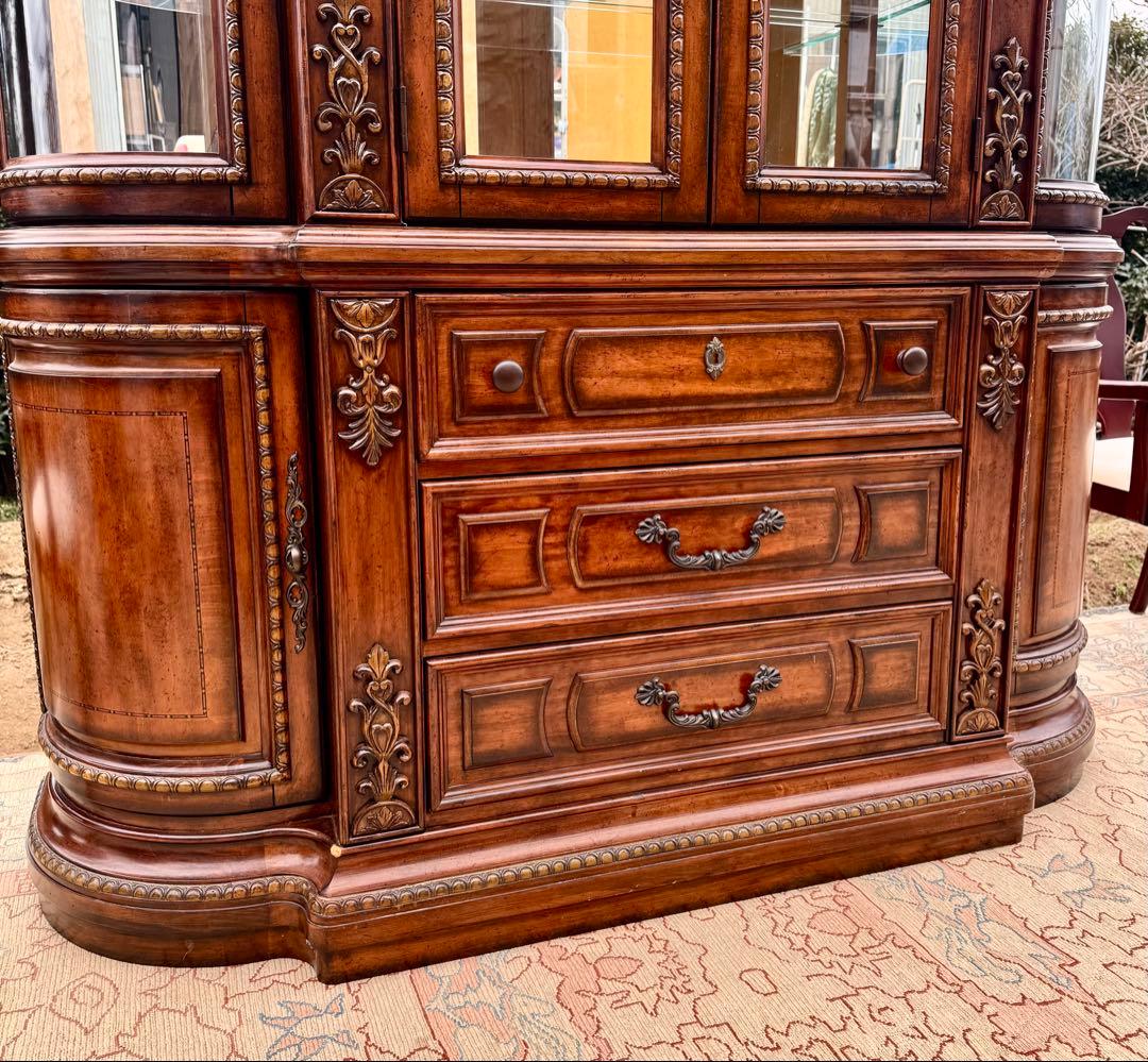 アメリカ製 豪華彫刻 ガラスキャビネット 飾り棚 ミラーバック