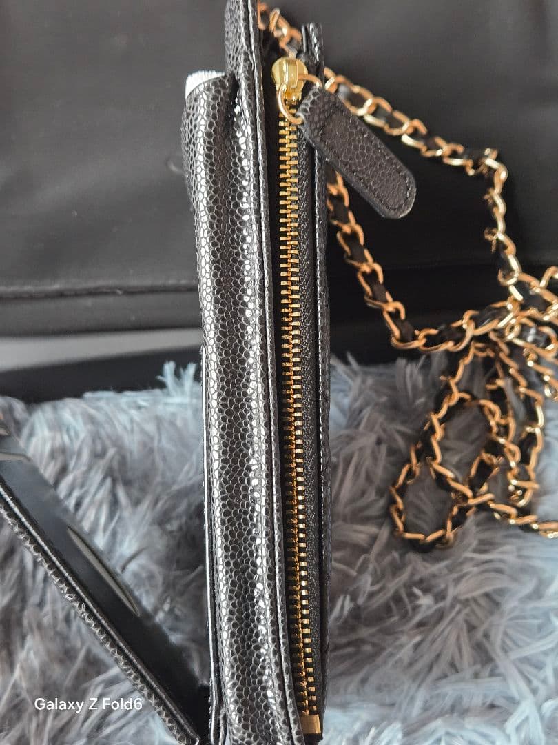 CHANEL シャネル キャビアスキン スマートフォンケース チェーンウォレット