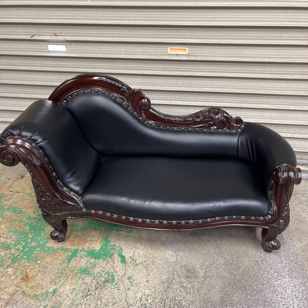 バロックスタイル 黒レザーソファ