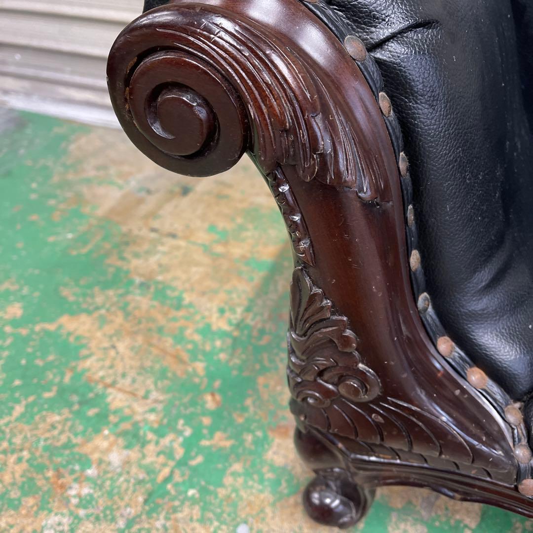 バロックスタイル 黒レザーソファ